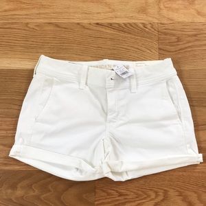 Beautiful NWT American Eagle White Shorts Size 0